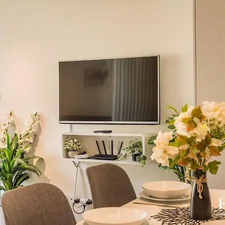 דירה With Private Parking - Balcony - Center