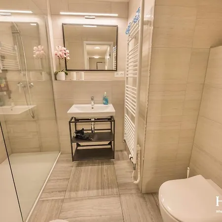 Appartement With Private Parking - Balcony - Center *