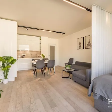 Appartement With Private Parking - Balcony - Center Prague