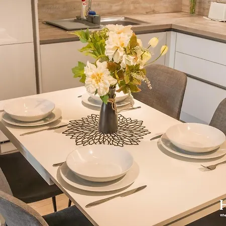 Appartement With Private Parking - Balcony - Center