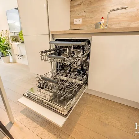 With Private Parking - Balcony - Center