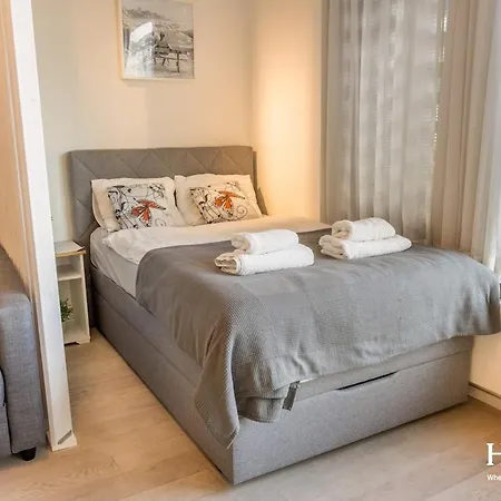 דירה With Private Parking - Balcony - Center