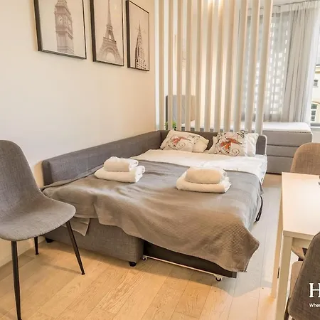 Appartement With Private Parking - Balcony - Center *