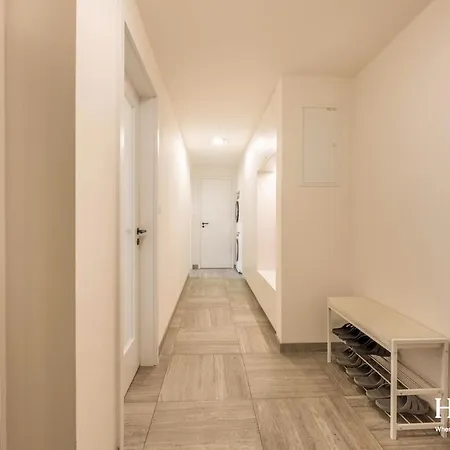 With Private Parking - Balcony - Center