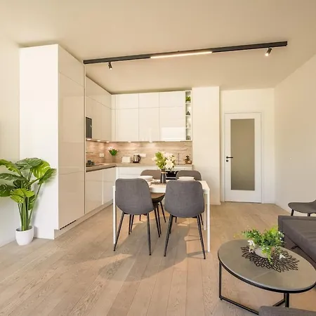 With Private Parking - Balcony - Center *